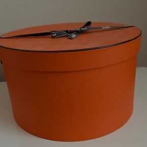 Hermès Signature Orange Circular Box